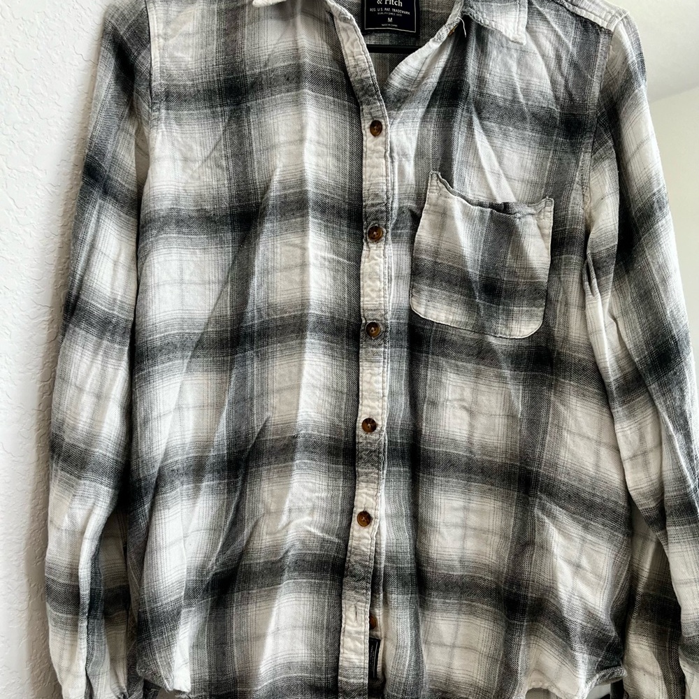Women’s Abercrombie & Fitch Gray and White Checkered Shirt
